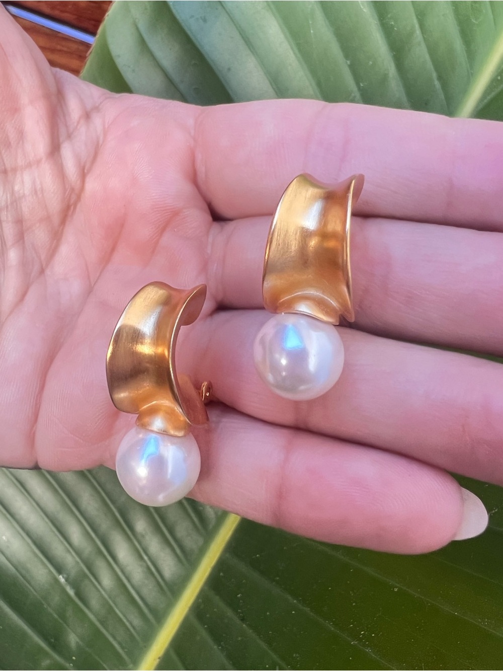SIGNED ANNE KLEIN 90’s Vintage Gold-Tone Wave Hoop Clip On Pearl Drop Earrings